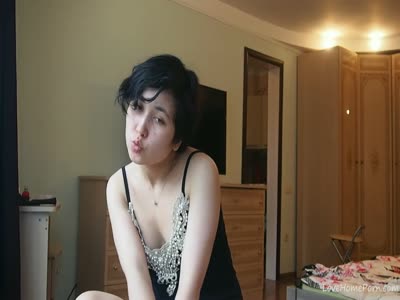 Bored camgirl waiting to have fun